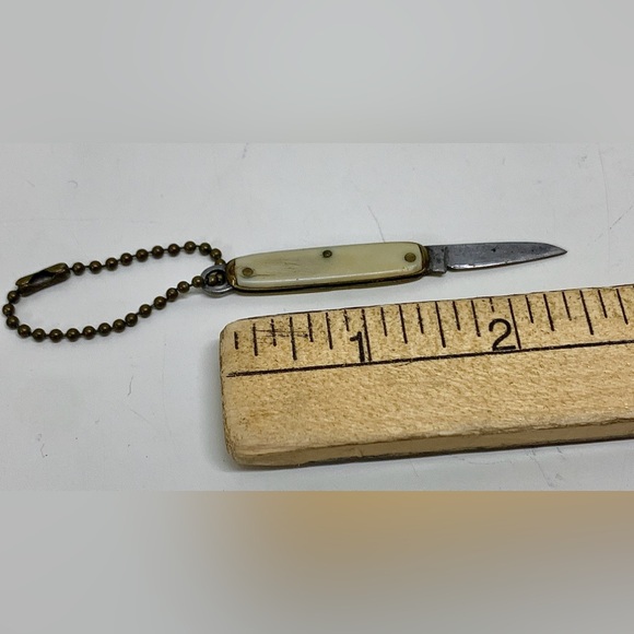 1950s Vintage Miniature Organic Functional Miniature Keychain - Picture 3 of 13